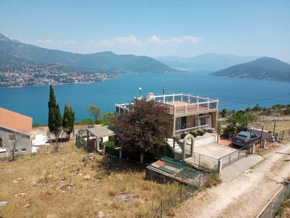 Villa with apartments near Igalo