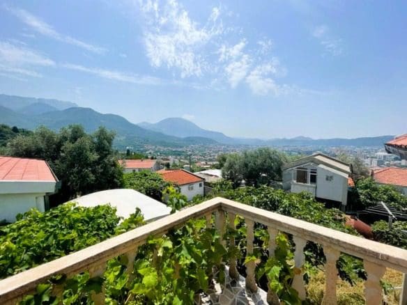 sea view house for sale in Bar